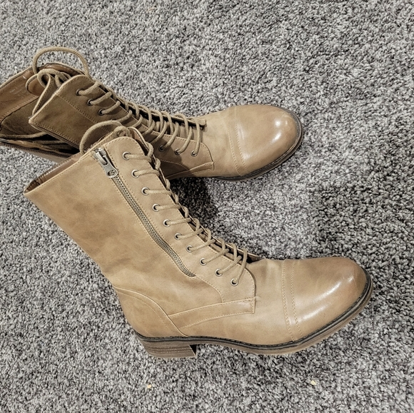 Beige/ tan lace up boots - Picture 3 of 7
